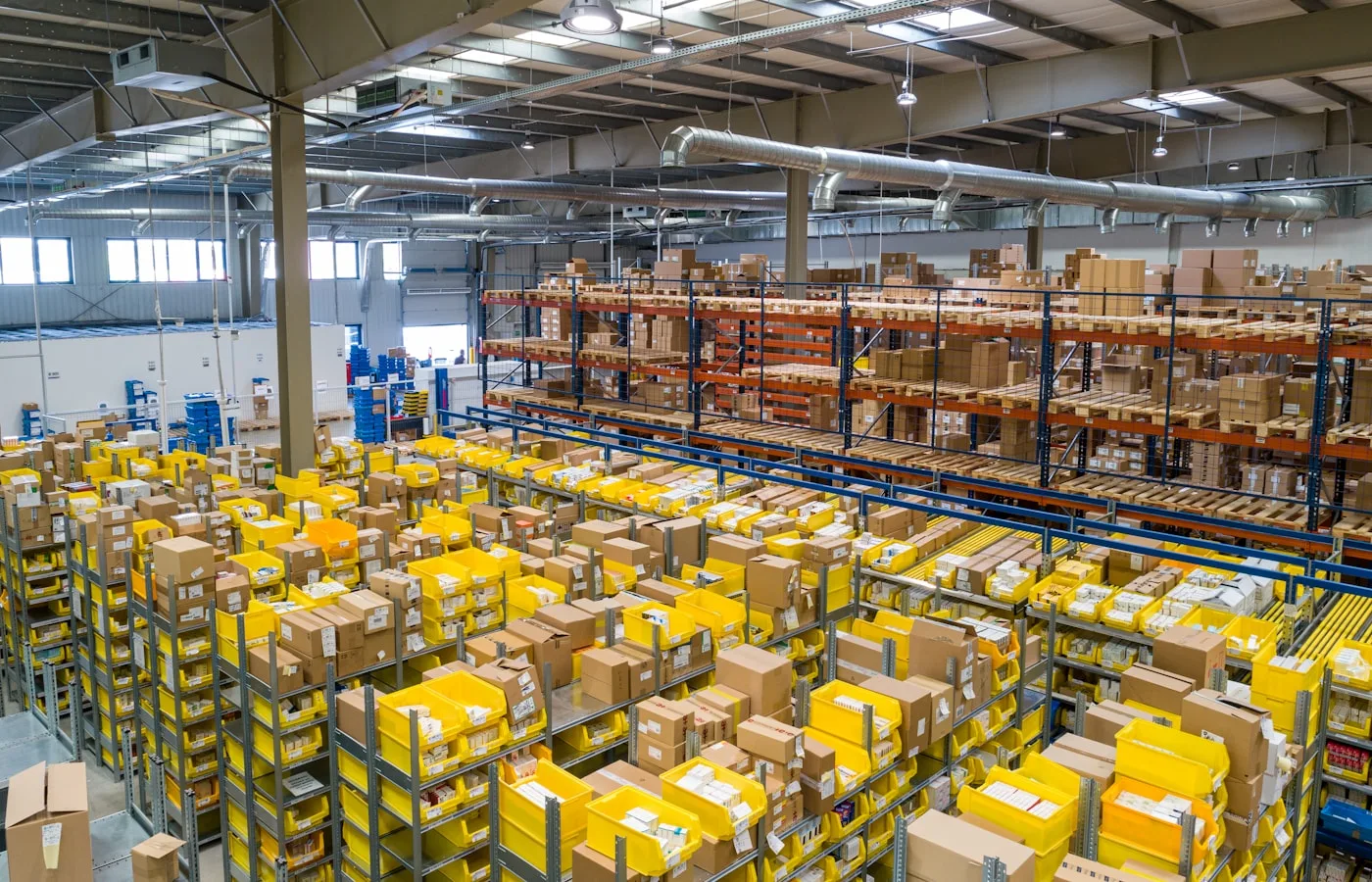 Warehouse operation using connected logistics software